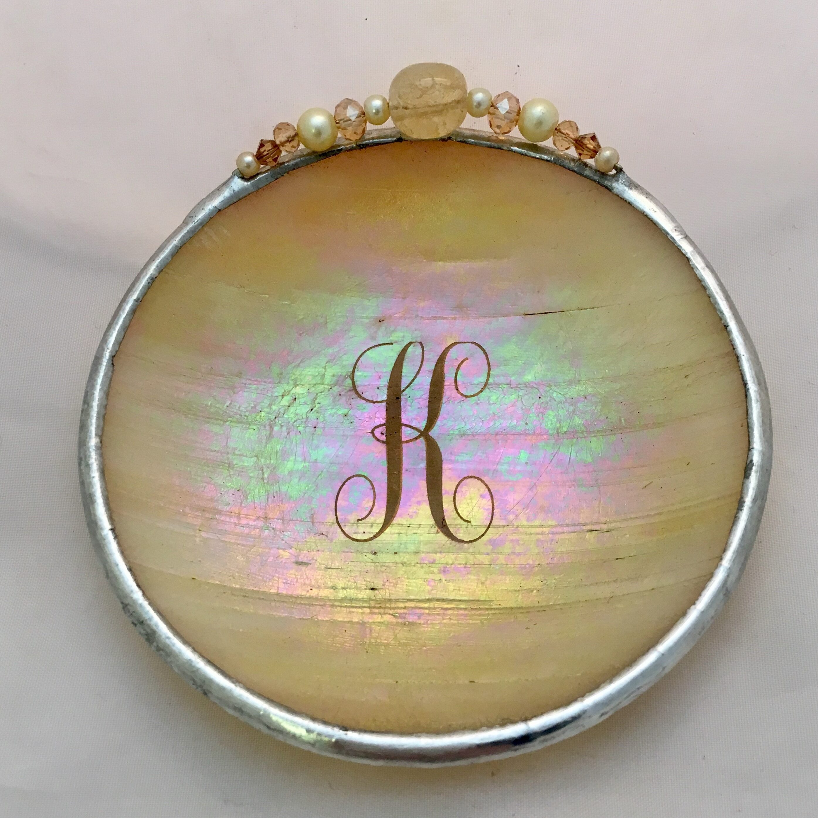 A small round dish with the letter k on it.