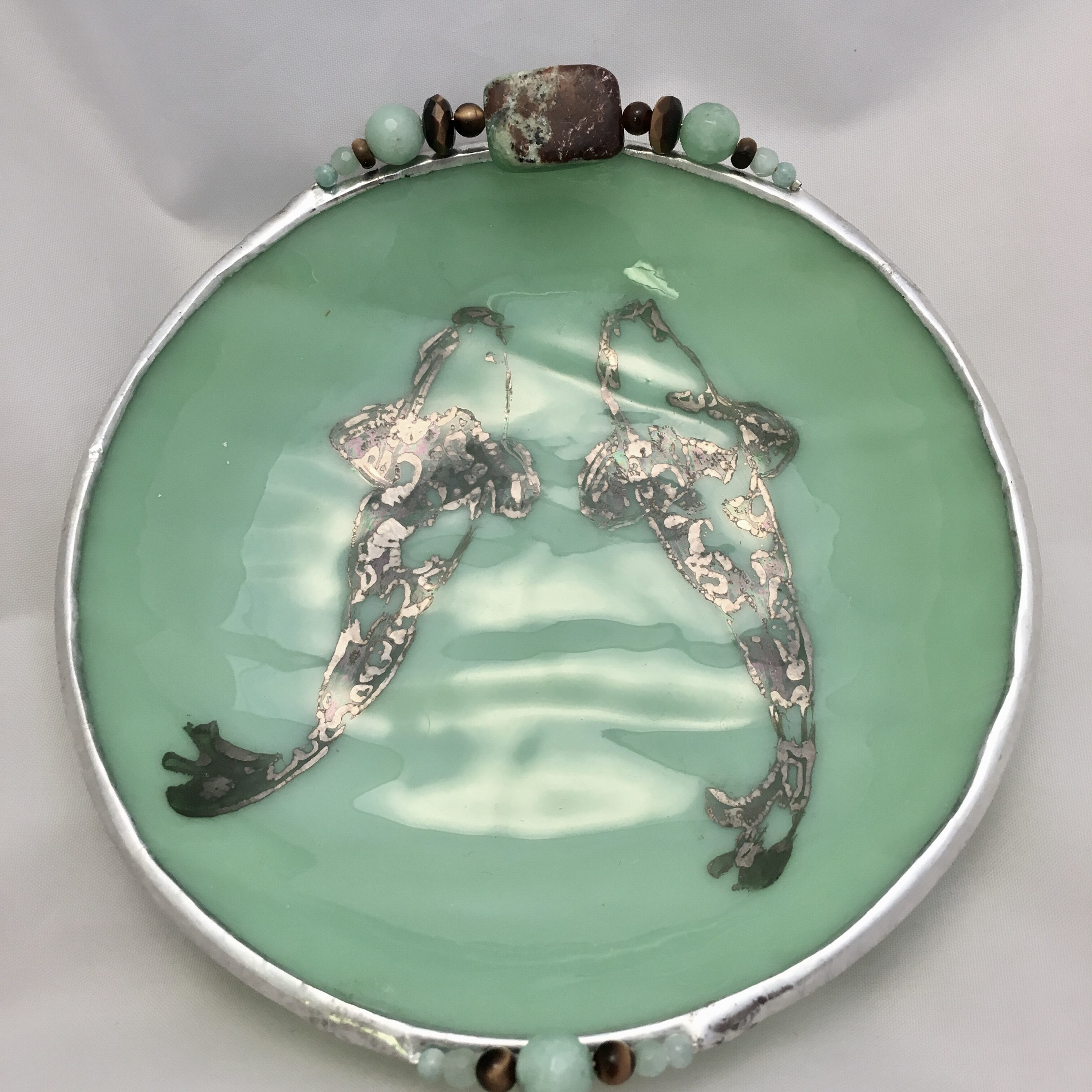 A green plate with a frog on it